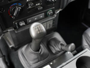 Image 26/50 of Land Rover Defender 110 (2010)