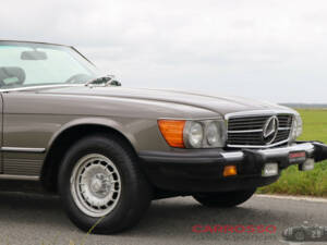 Image 24/42 of Mercedes-Benz 380 SL (1982)