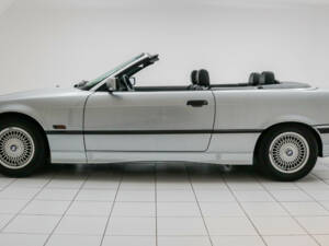 Afbeelding 2/17 van BMW 325i (1994)