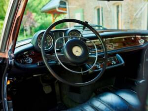Image 158/188 of Mercedes-Benz 280 SE 3,5 (1971)