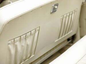 Bild 22/31 von BMW 502 - 3,2 Liter Super (1960)