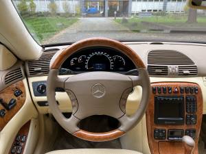Image 15/18 of Mercedes-Benz CL 55 AMG (2002)