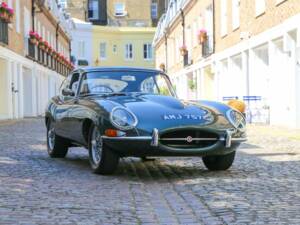 Immagine 3/50 di Jaguar E-Type 4.2 (1965)