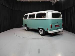 Bild 4/15 von Volkswagen T2b Kleinbus (1978)