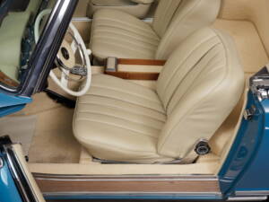 Image 23/38 of Mercedes-Benz 250 SL (1967)