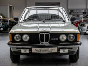 Image 3/23 of BMW 320&#x2F;6 (1982)