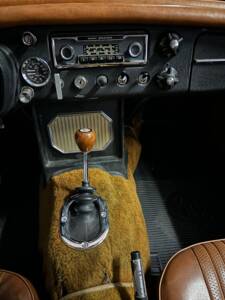 Image 13/28 de MG MGB GT (1966)