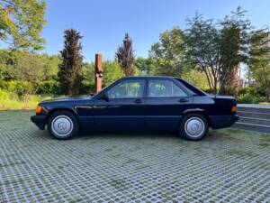 Imagen 3/15 de Mercedes-Benz 190 E 2.6 (1990)