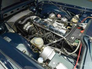 Image 3/19 of Triumph TR 250 (1968)