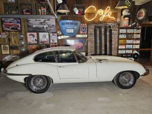 Bild 3/5 von Jaguar E-Type 4.2 (1965)