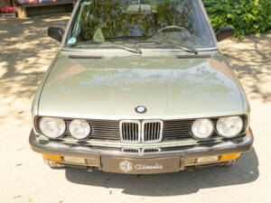 Image 13/63 of BMW 528i (1984)