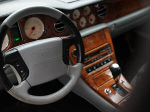 Image 21/50 de Bentley Arnage R (2004)