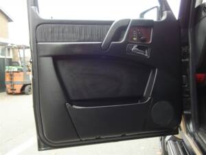 Bild 51/99 von Mercedes-Benz G 500 (lang) (2003)