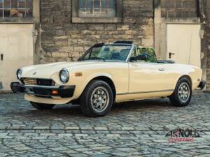 Image 1/24 de FIAT 124 Pininfarina Spidereuropa (1983)