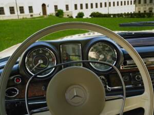 Image 36/73 de Mercedes-Benz 280 SE (1969)