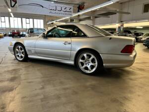 Image 7/82 of Mercedes-Benz SL 500 &quot;Silver Arrow&quot; (2001)