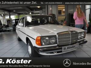 Immagine 6/15 di Mercedes-Benz 200 (1980)