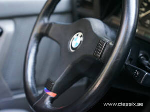 Immagine 20/24 di BMW 325i (1989)