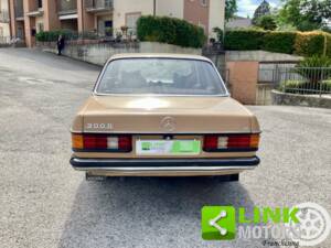 Bild 6/10 von Mercedes-Benz 300 D (1978)