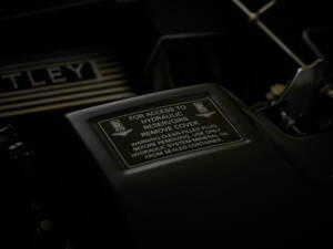 Image 64/77 of Bentley Azure (2001)