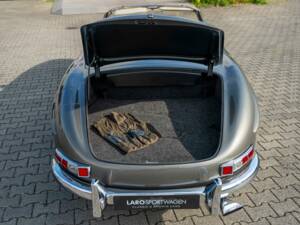 Afbeelding 35/38 van Mercedes-Benz 300 SL Roadster (1961)