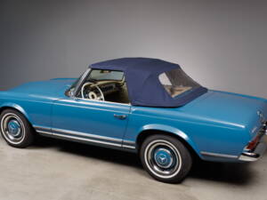 Image 16/38 of Mercedes-Benz 250 SL (1967)