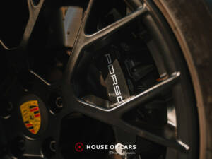 Image 13/50 of Porsche 911 Targa 4 GTS (2023)