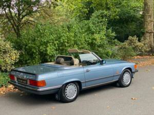 Image 17/50 de Mercedes-Benz 500 SL (1989)