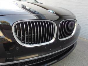 Image 9/95 of BMW 750i (2009)