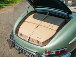 Image 38/50 of Mercedes-Benz 300 SL Roadster (1960)