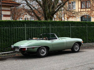 Image 5/60 de Jaguar E-Type (1970)