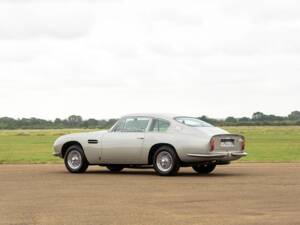 Image 6/23 of Aston Martin DB 6 (1969)