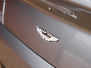 Imagen 33/50 de Aston Martin V12 Vantage (2011)