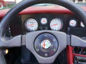 Image 29/50 of Alfa Romeo RZ (1993)