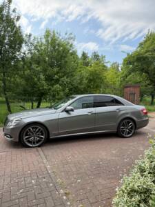 Image 3/14 de Mercedes-Benz E 500 4MATIC (2009)