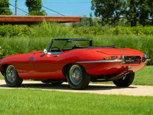 Image 13/50 of Jaguar E-Type 4.2 (1966)