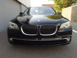 Image 7/95 of BMW 750i (2009)