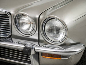 Image 21/50 de Jaguar XJ 12 L (1975)