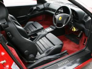 Image 8/9 de Ferrari F 355 F1 GTS (1999)