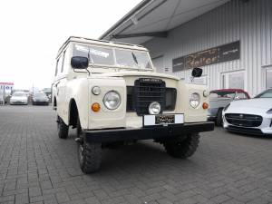 Image 1/19 of Land Rover 109 (1977)