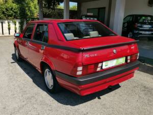 Imagen 5/10 de Alfa Romeo 75 1.8 (1991)