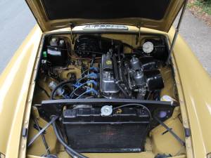 Bild 14/18 von MG MGB (1972)