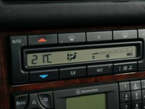 Immagine 16/30 di Mercedes-Benz SL 600 (2001)
