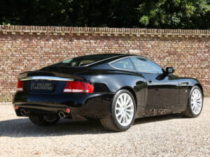 Immagine 2/50 di Aston Martin V12 Vanquish (2002)