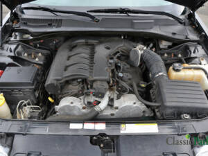 Image 15/50 of Chrysler 300 C SRT8 (2010)