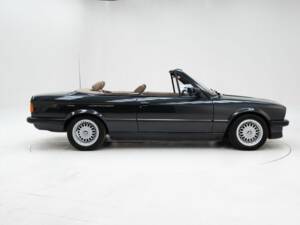 Image 6/15 of BMW 320i (1990)