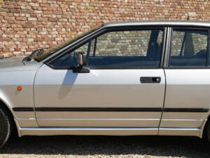 Image 12/50 of Alfa Romeo GTV 6 2.5 (1983)