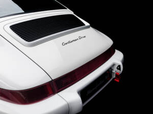 Afbeelding 22/26 van Porsche 911 Carrera 2 (1991)