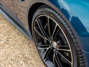 Image 25/50 of Aston Martin Vanquish Volante (2014)