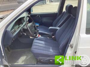 Image 10/10 of Mercedes-Benz 190 E 1.8 (1992)